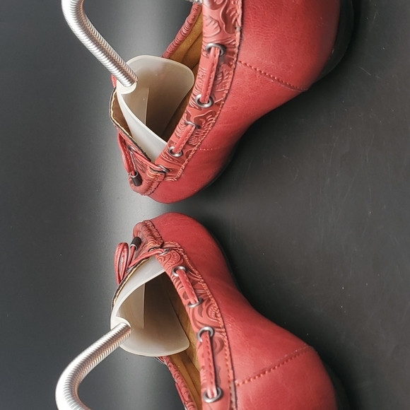 b.o.c | EUC Born Concept Red Tooled Vegan Leather Loafers Size 8 - Picture 6 of 8